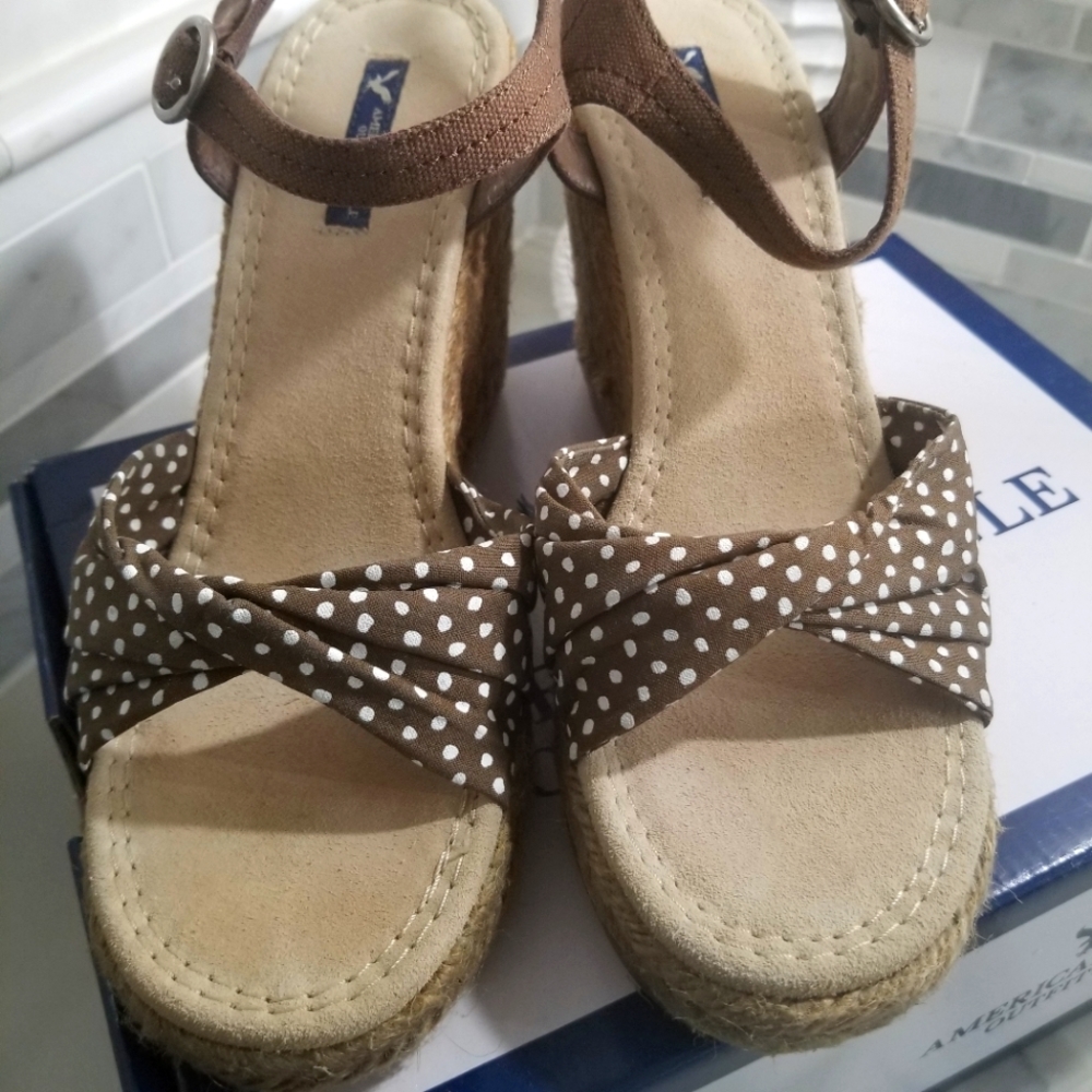 American Eagle brown polka wedges/sandals